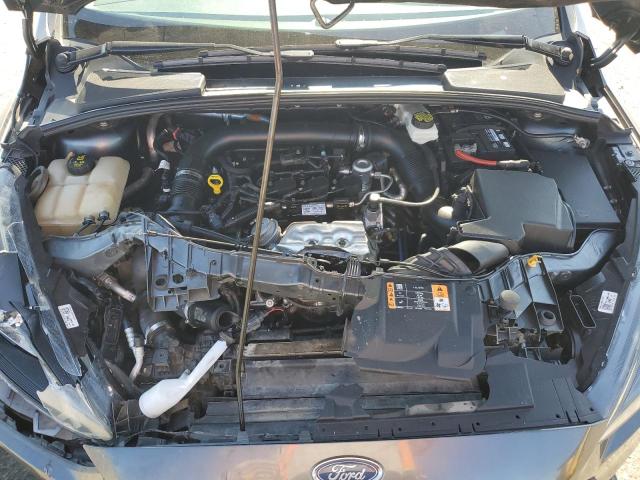 1FADP3FE7JL304613 - 2018 FORD FOCUS SE GRAY photo 11