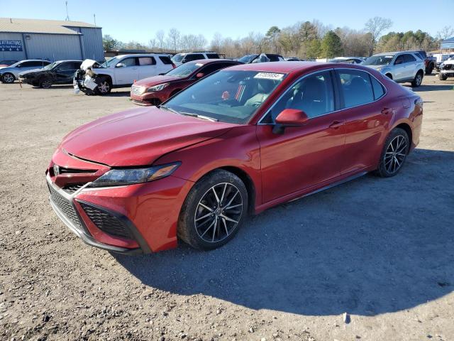 4T1G11AK0MU452400 - 2021 TOYOTA CAMRY SE RED photo 1