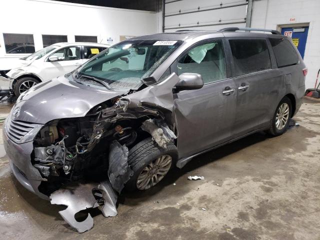 5TDYK3DC2FS541382 - 2015 TOYOTA SIENNA XLE GRAY photo 1