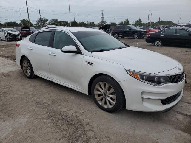 5XXGU4L36GG006295 - 2016 KIA OPTIMA EX WHITE photo 4