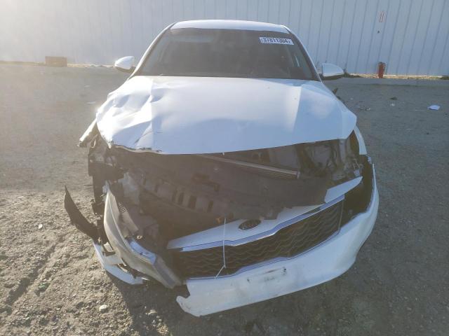 5XXGT4L32KG347611 - 2019 KIA OPTIMA LX WHITE photo 5