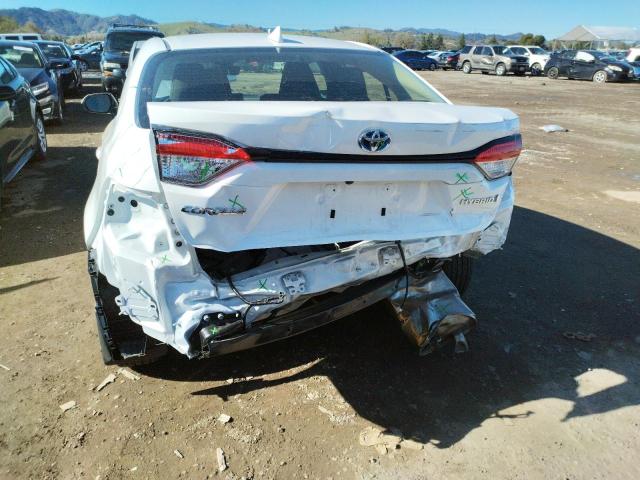 JTDEAMDEXN3010203 - 2022 TOYOTA COROLLA LE WHITE photo 6