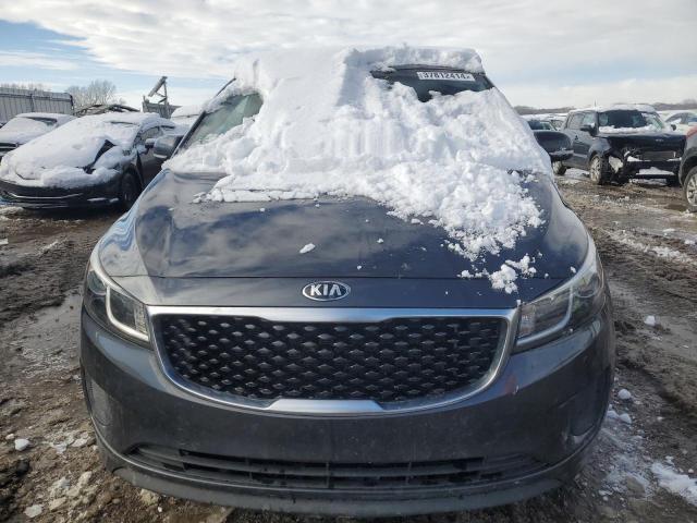 KNDMB5C10G6085278 - 2016 KIA SEDONA LX GRAY photo 5