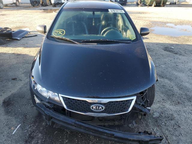 KNAFT4A29D5705992 - 2013 KIA FORTE LX BLACK photo 5