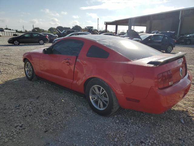 1ZVFT80NX55132248 - 2005 FORD MUSTANG RED photo 2