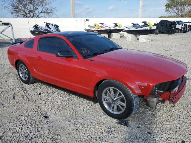 1ZVFT80NX55132248 - 2005 FORD MUSTANG RED photo 4