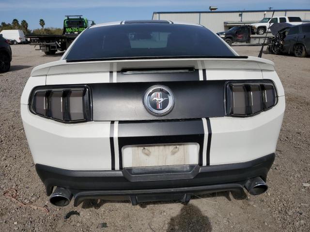 1ZVBP8AM9B5156285 - 2011 FORD MUSTANG WHITE photo 6