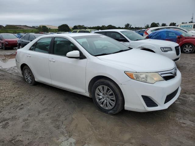 4T1BF1FK7EU445076 - 2014 TOYOTA CAMRY L WHITE photo 4