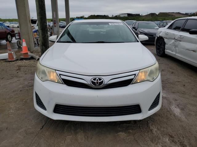 4T1BF1FK7EU445076 - 2014 TOYOTA CAMRY L WHITE photo 5