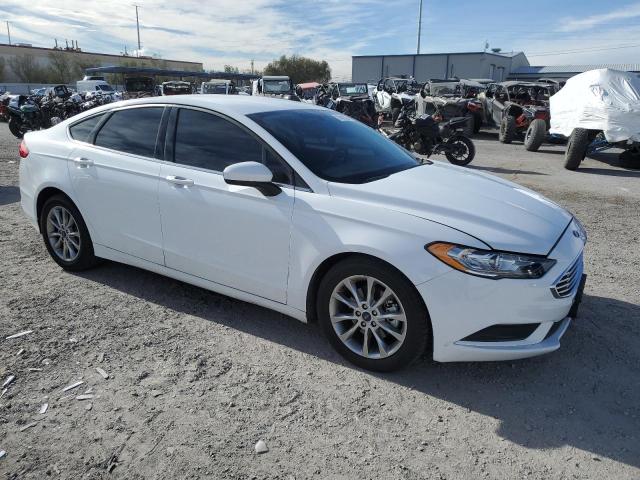 3FA6P0HD1HR343477 - 2017 FORD FUSION SE WHITE photo 4