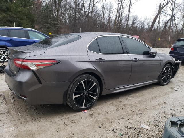 4T1B61HK9JU132490 - 2018 TOYOTA CAMRY XSE GRAY photo 3