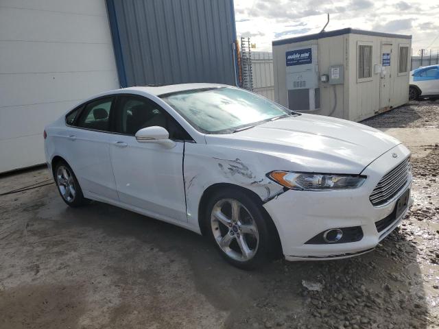 3FA6P0T90GR355542 - 2016 FORD FUSION SE WHITE photo 4