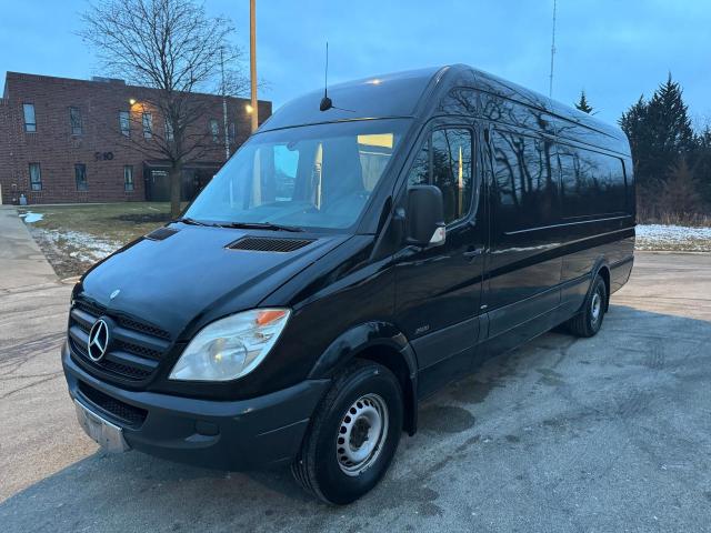 WD3PE8CC0B5530716 - 2011 MERCEDES-BENZ SPRINTER 2500 BLACK photo 2