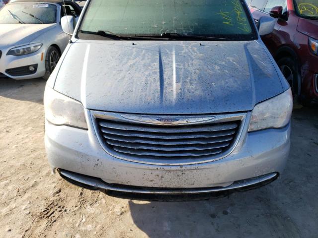 2C4RC1BG6DR557778 - 2013 CHRYSLER TOWN & COU TOURING ვერცხლისფერი ფოტო 7