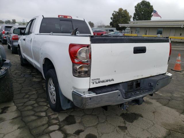 5TFSV541X7X003922 - 2007 TOYOTA TUNDRA DOUBLE CAB SR5 WHITE photo 2