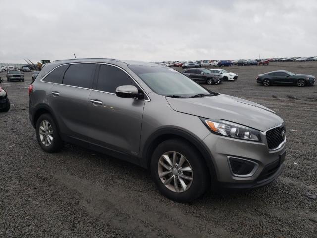 5XYPGDA50HG189038 - 2017 KIA SORENTO LX GRAY photo 4