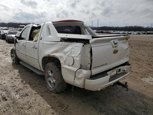 3GNTKGE79DG351133 - 2013 CHEVROLET AVALANCHE LTZ WHITE photo 2