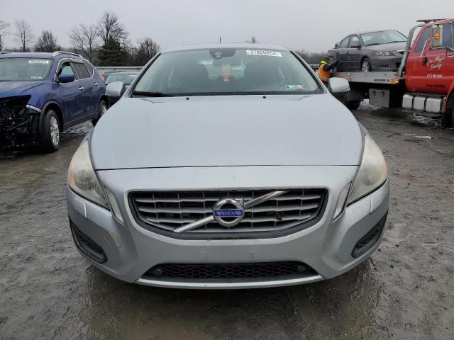 YV1902FH3D1207282 - 2013 VOLVO S60 T6 SILVER photo 5