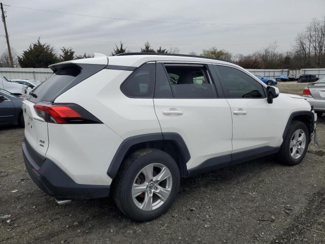 JTMP1RFV7KD028103 - 2019 TOYOTA RAV4 XLE WHITE photo 3