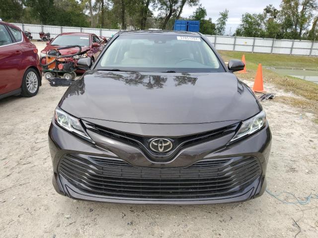 4T1B11HK3JU142947 - 2018 TOYOTA CAMRY L BROWN photo 5