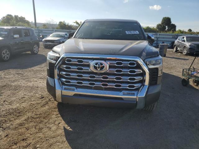 5TFMA5AB2NX005596 - 2022 TOYOTA TUNDRA CREWMAX PLATINUM Grau Foto 5