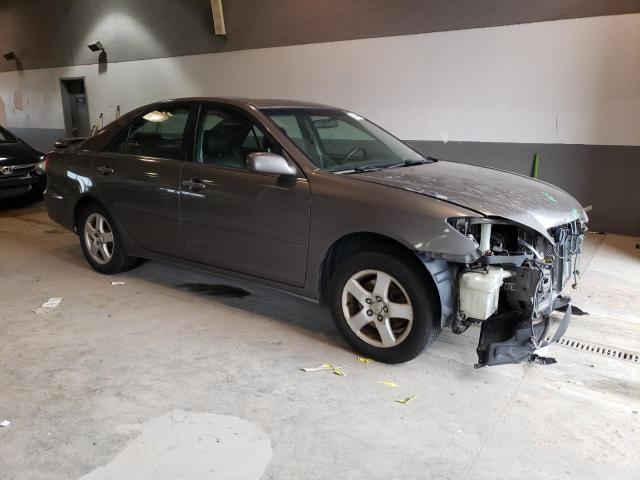 4T1BF30K02U510303 - 2002 TOYOTA CAMRY LE GRAY photo 4