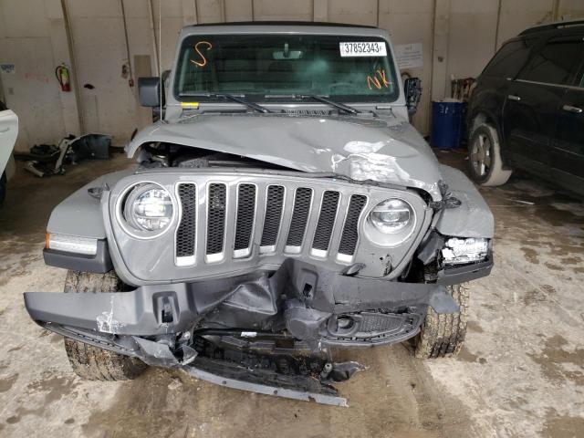 1C4HJXEG8MW644573 - 2021 JEEP WRANGLER U SAHARA GRAY photo 5
