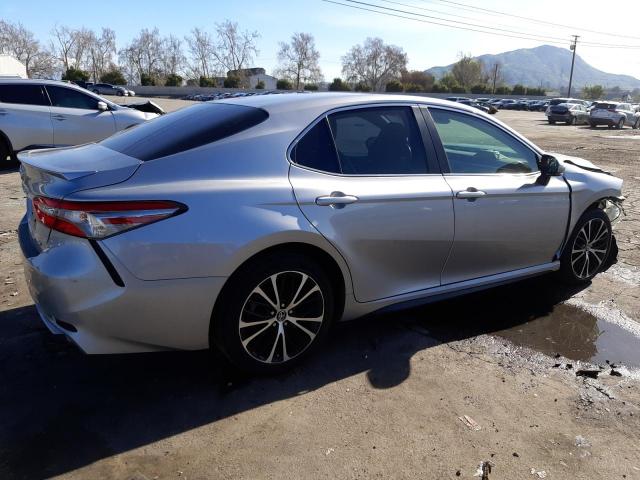 4T1B11HK0JU158474 - 2018 TOYOTA CAMRY L SILVER photo 3