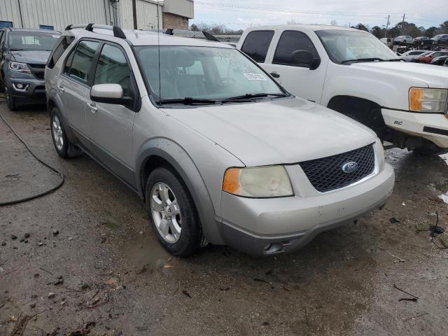 1FMDK02157GA29590 - 2007 FORD FREESTYLE SEL SILVER photo 4