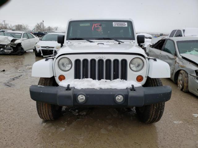 1C4BJWEG4DL580887 - 2013 JEEP WRANGLER U SAHARA WHITE photo 5