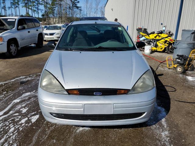 1FAFP34303W232018 - 2003 FORD FOCUS SE COMFORT SILVER photo 5