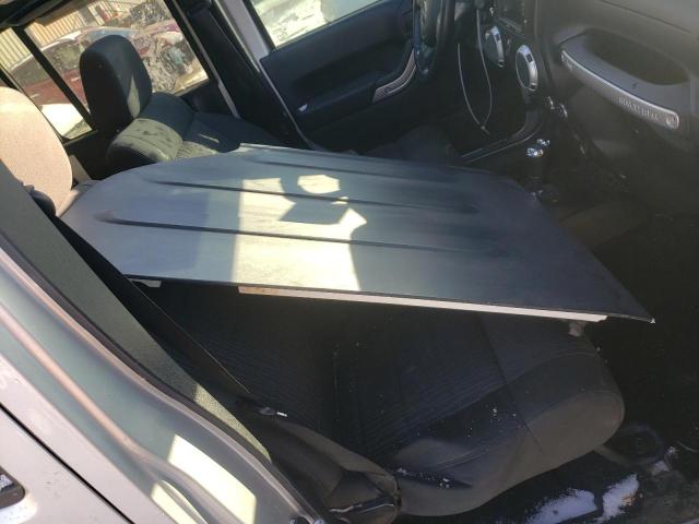 1C4BJWEG3CL161072 - 2012 JEEP WRANGLER U SAHARA SILVER photo 13