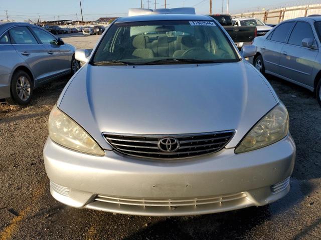 4T1BE32K45U584070 - 2005 TOYOTA CAMRY LE SILVER photo 5