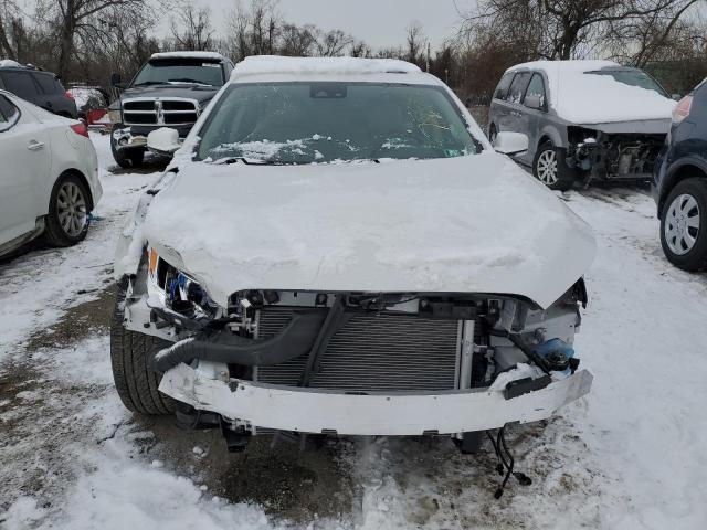 1G4GB5G3XFF247064 - 2015 BUICK LACROSSE WHITE photo 5