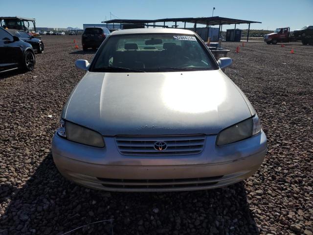 JT2BG22K5W0201490 - 1998 TOYOTA CAMRY CE SILVER photo 5