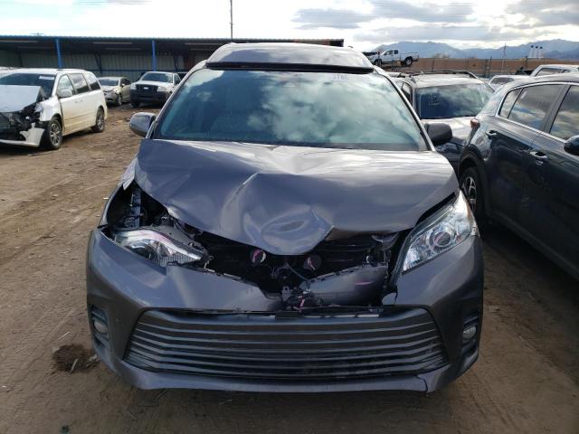 5TDDZ3DC5JS195380 - 2018 TOYOTA SIENNA XLE GRAY photo 5