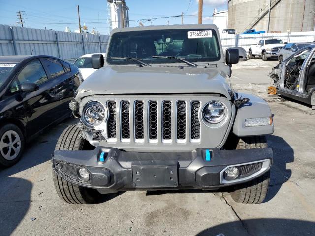 1C4JJXP65NW199085 - 2022 JEEP WRANGLER U SAHARA 4XE GRAY photo 5