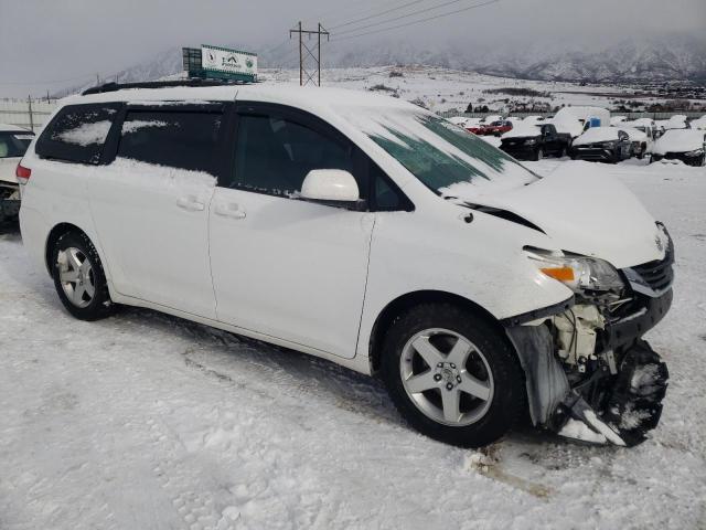 5TDKK3DC5DS352387 - 2013 TOYOTA SIENNA LE WHITE photo 4