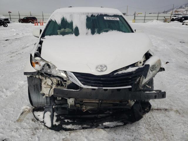 5TDKK3DC5DS352387 - 2013 TOYOTA SIENNA LE WHITE photo 5