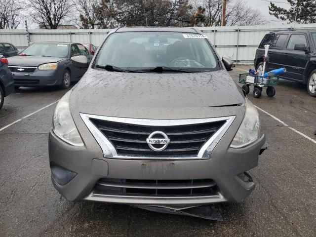 3N1CN7AP9GL827126 - 2016 NISSAN VERSA S GRAY photo 5