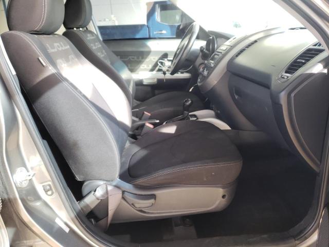 KNDJT2A66C7375249 - 2012 KIA SOUL + GRAY photo 7