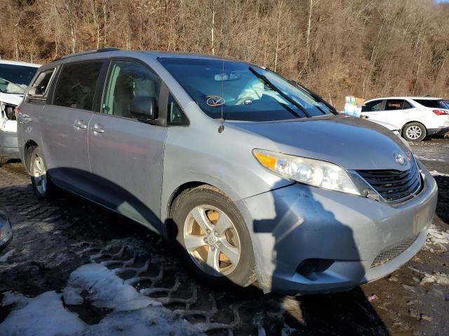 5TDKK3DC2DS350922 - 2013 TOYOTA SIENNA LE SILVER photo 4