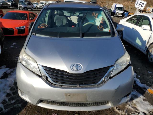 5TDKK3DC2DS350922 - 2013 TOYOTA SIENNA LE SILVER photo 5