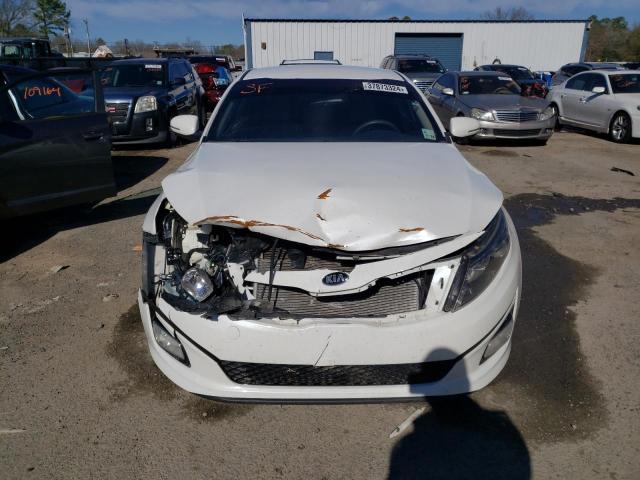 KNAGM4A75F5570428 - 2015 KIA OPTIMA LX WHITE photo 5