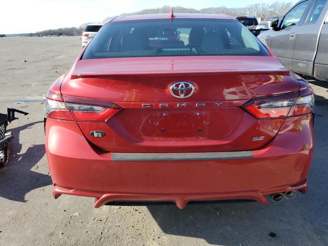 4T1G11AK6MU421815 - 2021 TOYOTA CAMRY SE RED photo 6