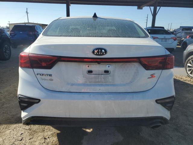 3KPF34AD5KE018675 - 2019 KIA FORTE GT LINE WHITE photo 6