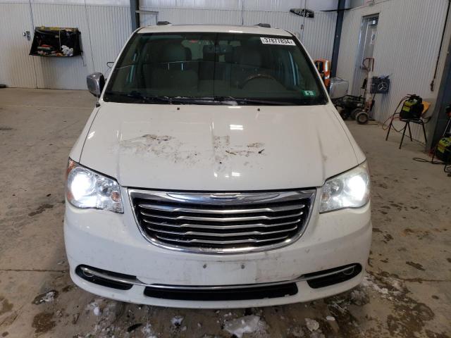2C4RC1GG6DR614795 - 2013 CHRYSLER TOWN & COU LIMITED WHITE photo 5