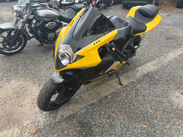 JS1GT76A762102403 - 2006 SUZUKI GSX-R1000 YELLOW photo 2