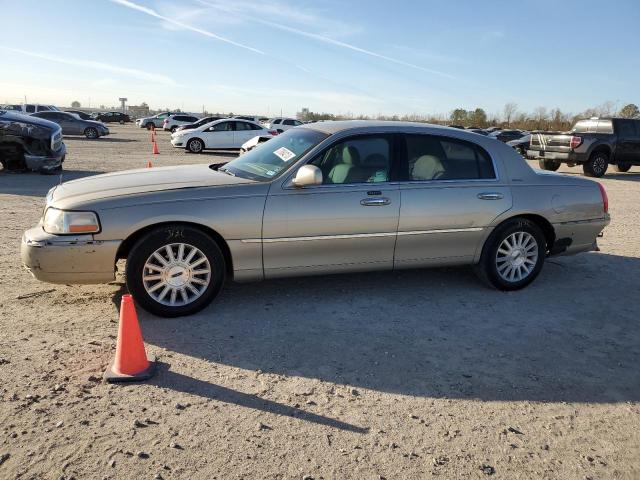 1LNHM81W04Y650717 - 2004 LINCOLN TOWN CAR EXECUTIVE GOLD photo 1