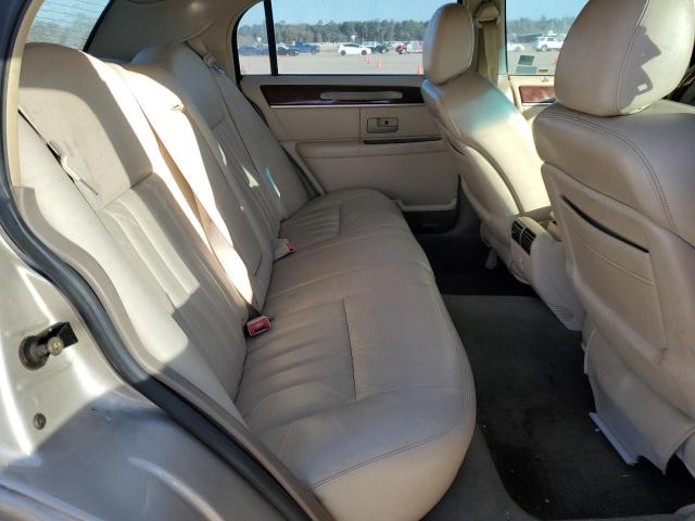 1LNHM81W04Y650717 - 2004 LINCOLN TOWN CAR EXECUTIVE GOLD photo 10